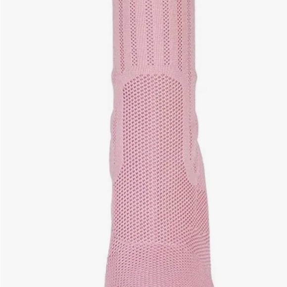 NWOB Steve Madden pink knit stiletto booties - Picture 4 of 8